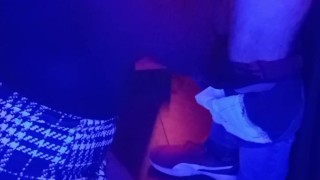 Primera vez en el motel y me pide que se la chupe, le doy unas lamidas bien ricas.