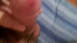 Ho tutta la sborrata della sega sul petto!