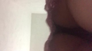 MIRANDO BAJO LA FALDA DE MI VECINA