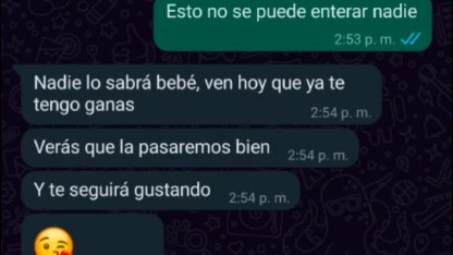 Chat de WhatsApp con mi padrastro caliente, término en su cuarto follando duro 🔥💦😈