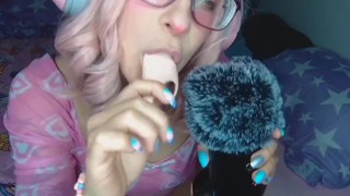 SEXY HOT ASMR EAR SUCKING GAMERGIRL