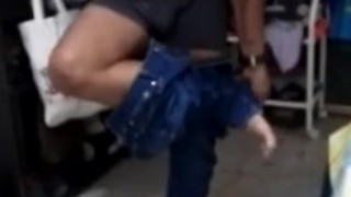 Moreno latino desnudandose parte 2