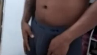 Moreno latino desnudandose parte 3