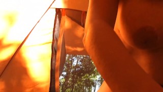 Salimos a acampar y nos calentamos... por poco me ven montandolo