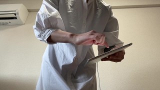 の授業中におしっこが行きたくなり必死に我慢し、人気がないところで、、、