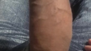 勃起チンポがぴくぴく動いてエロいの。
