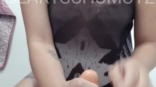 Fazendo carinho no seu pau bem gostoso