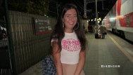 Подцепил красотку на вокзале и трахнул её в поезде , с неожиданным концом Porn Videos