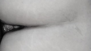 Saliendo de trabajar me follo el culo grande de mi compañera. Vertical