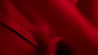 Me masturbo con la tanga de mi novia mientras bailo sexy, mi leche es para ti.