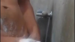 bañandome solo con ufinal feliz