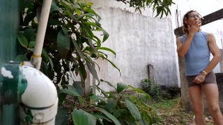 Un hombre extraño se masturba en una tierra extraña: Raba Erre