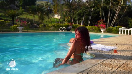I fuck with my friend in the pool until we cum, we wait for the gardener to join - ebonyBarbie