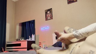 молодой русский гей в кроссовках дрочит большой хуй перед зеркалом и кончает - Tima Lexikov