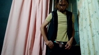 Un adulto jugando en la ventana: Raba Erre