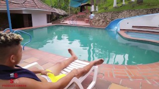 UNA GRAN AZOTADA EN LA PISCINA CON EL HIJO DE MI JEFE-highlight