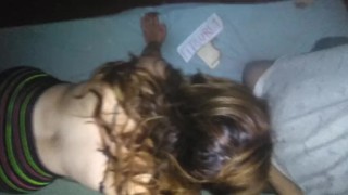 Me la chupa mientras grabo con el telefono y cogemos de perrito