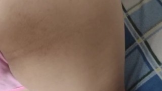 El vecino se aprovecha que estoy sola y me pone de perrito/😋/