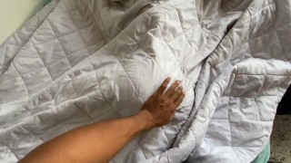 Desperté y los folló. ¡Tan afortunado de vivir en un albergue sexual!