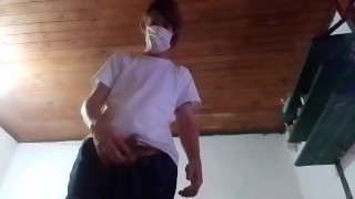 Joven de 18 con su pene flacido