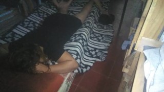 Masajeando a mi novia con su sexy vestido corto