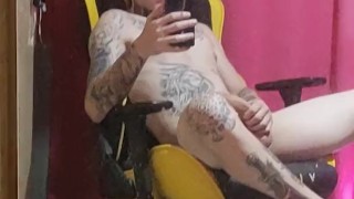 Eu todo lisinho e cheiroso descarto todas hipótese de se relacionar com coroa