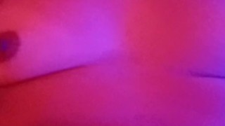 Le pido que por favor me de su lechita y me complace