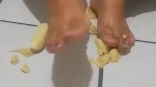 Vídeo casero de mis pies aceitosos y más