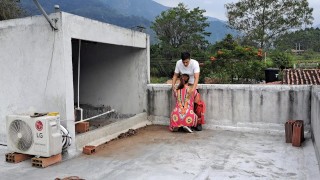 the employee sucks the maintenance guy Part 1