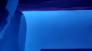 En el espejo con mi hermanastra latina