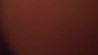 Gay pasivo en la regadera se mete cualquier cosa en el culo