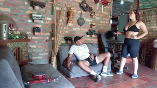 NOS QUEDAMOS SOLOS EN UNA CABAÑA Y MI PADRASTRO ME COGE MIENTRAS MI MAMÁ NO ESTA 1 PARTE