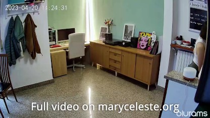 Ragazza italiana viene massaggiata e poi scopata dal suo fisioterapista