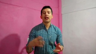 Barbero le da sexo oral a un cliente en su salon. Se come la leche de su gran polla- Relato sexual