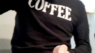 Handjob con un carico enorme (RAGAZZO AMATORIALE)