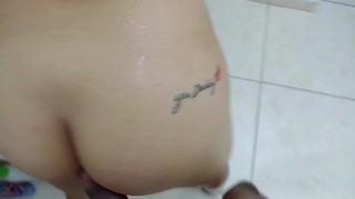 MI PADRASTRO ME DEJA SALIR SI ME TRAGO TODA SU LECHE DESPUES DE COGER BIEN RICO 2 PARTE