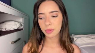 JULIE OLIVER- Provando Calcinhas e Desfilando