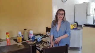 LOIRA GOSTOSA LIMPANDO