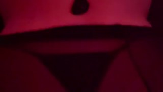 le mande video moviendo mi culote al amigo de mi novio!! lencería diablita!