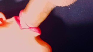 Primer plano la mejor chupada en los labios mas sexys