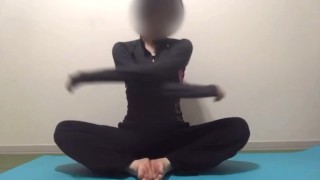 【素人個人撮影】筋トレ後のストレッチ(柔軟/スポーツウェア/二の腕/20代/Eカップ/巨乳/日本人/人妻/新妻/Japanese/asian/amateur/stretch/big tits)