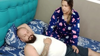 Te dejare estar aqui pero a cambio tendras que follarme el coño-porno en español