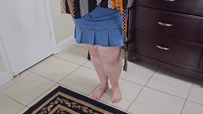 Big ass milf seducing with wide open legs