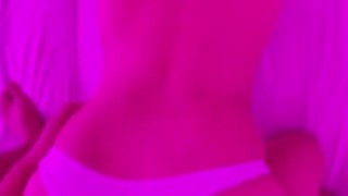 Mi hermanastro entra en mi cuarto y me folla