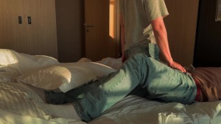 Вот так я впервые потрахалась с моим сводным братом (после драки подушками)