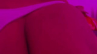 Me siento en una polla de mi vecino