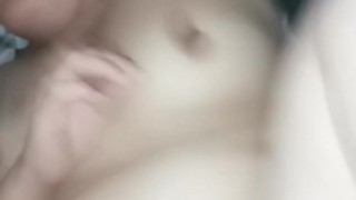 Estabas mirando Netflix, hasta que Samael me quito la ropa y metió su verga en mi vagina caliente🍑