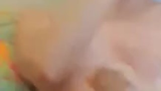 colombiano hablando sucio insulta en español en camara mientras se masturba