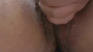 MASAJEANDOME LOS TESTICULOS