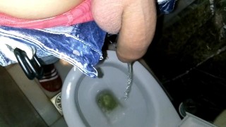 Twink pissing 1 minute at the bar toilet